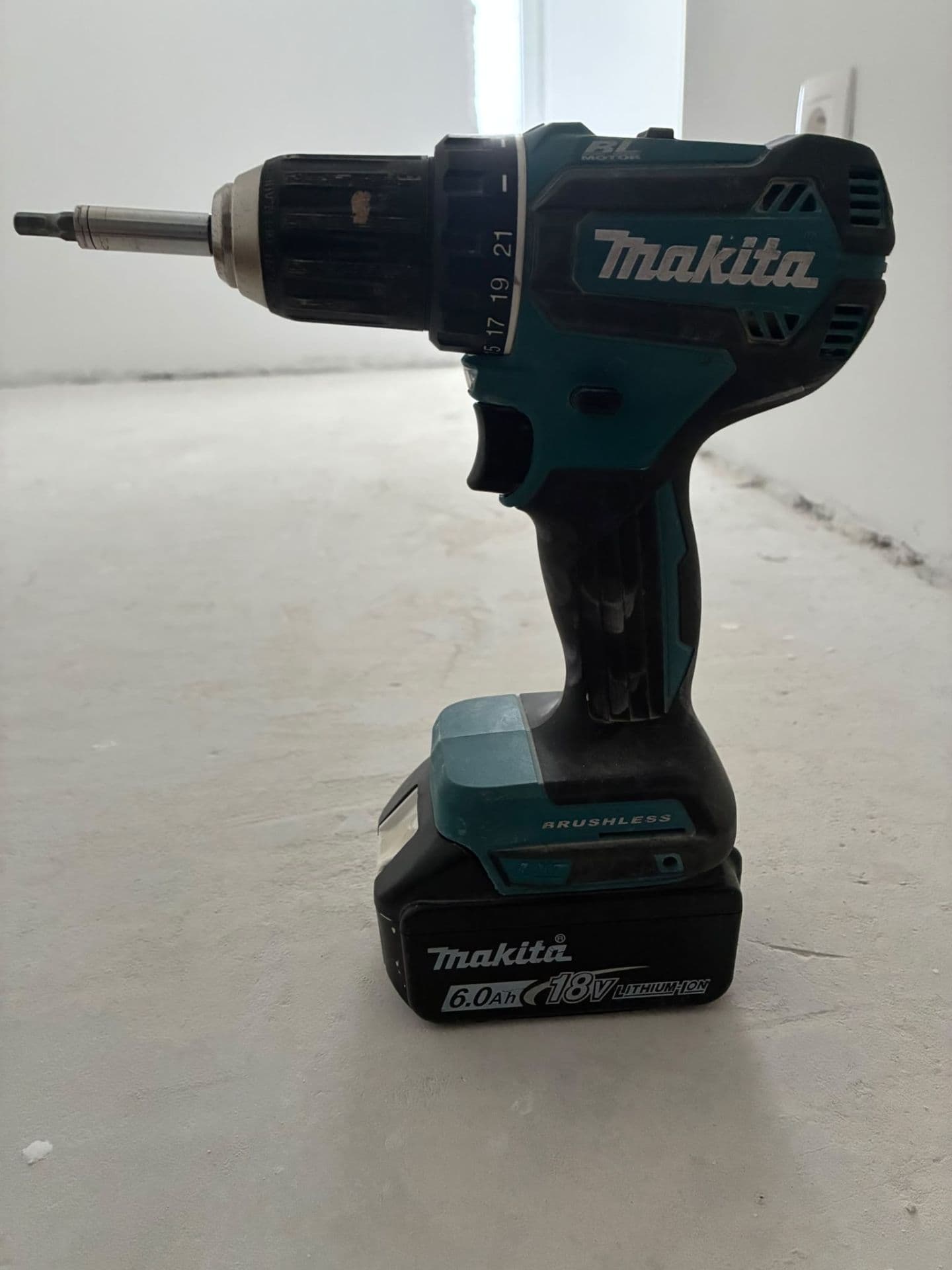 Vŕtačka Makita 6.0 Ah 18V Lithium-Ion
